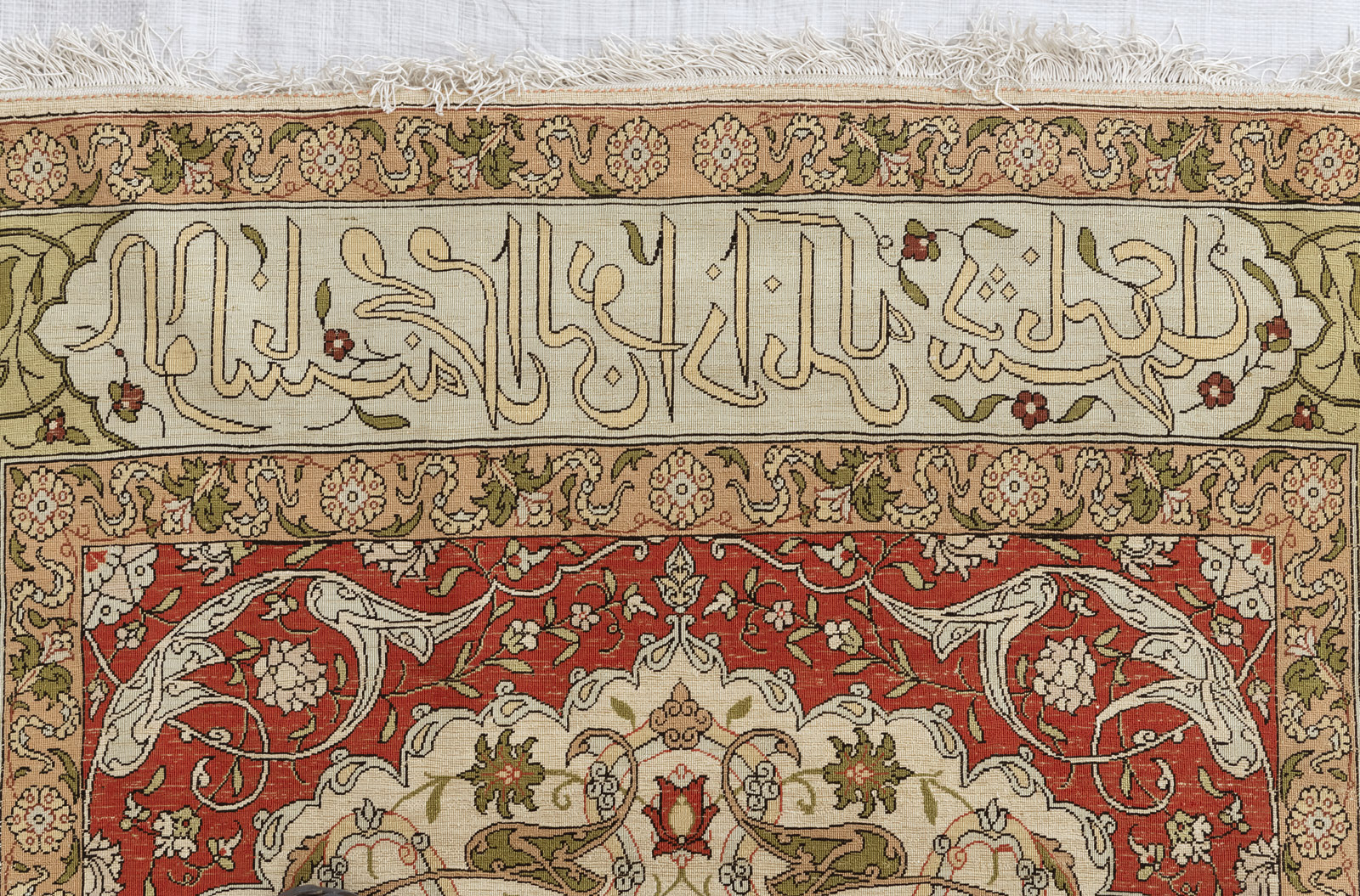 A SMALL SIZE SILK PRAYER RUG - Image 9 of 11