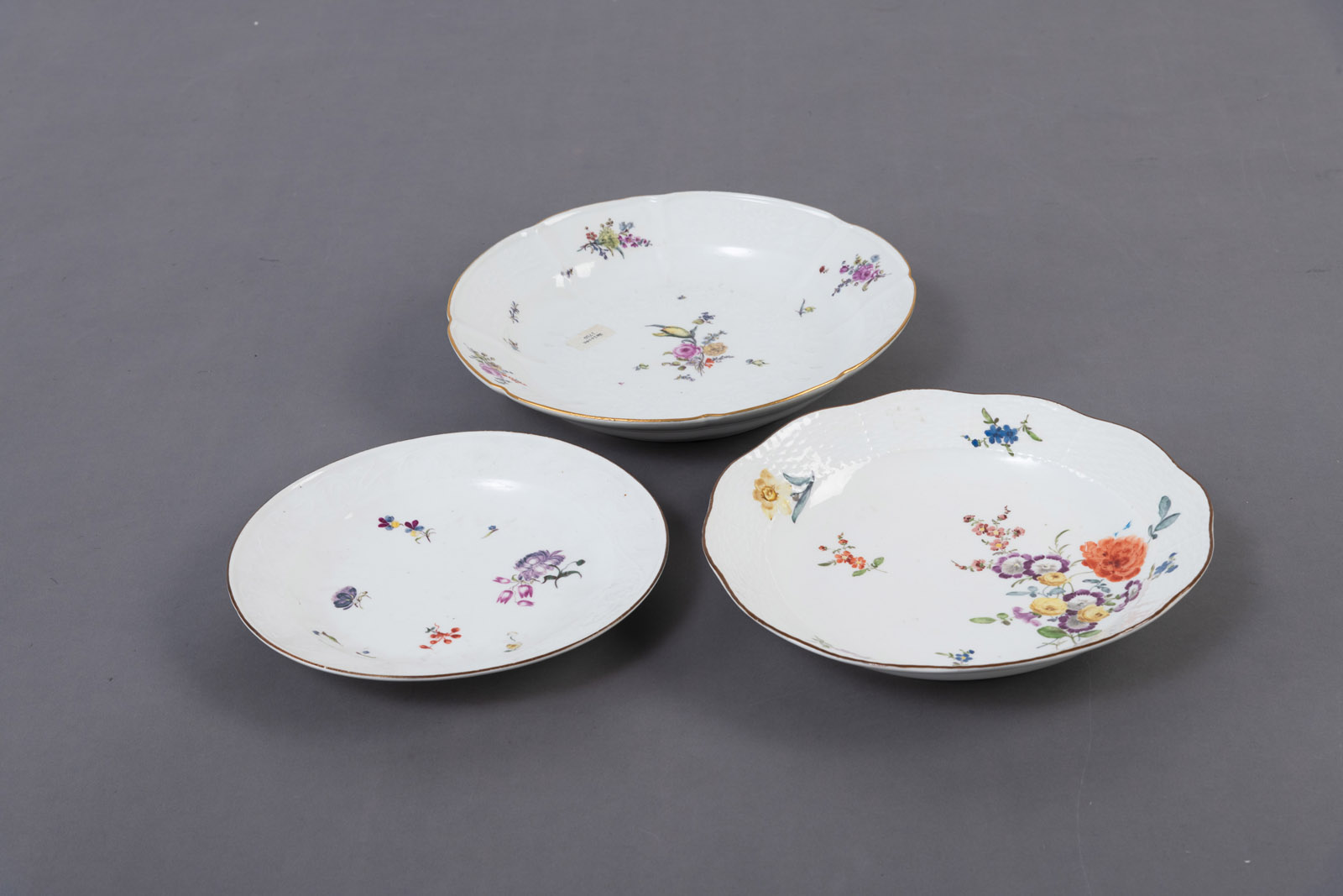 A MEISSEN FLORAL PAINTED PLATE AND TWO ROUND DISHES - Image 3 of 3