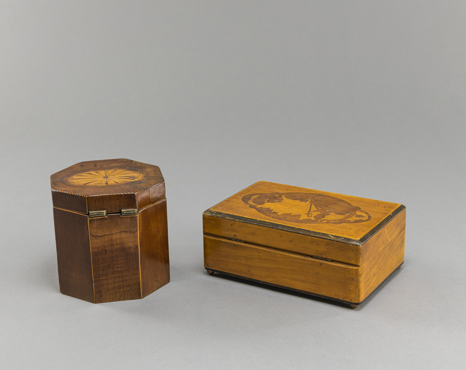 A TEACADDY AND A WOOD CASKET - Image 2 of 5