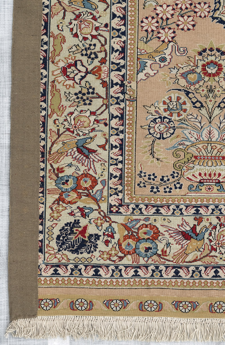 A FINE SMALL SILK RUG - Image 8 of 11