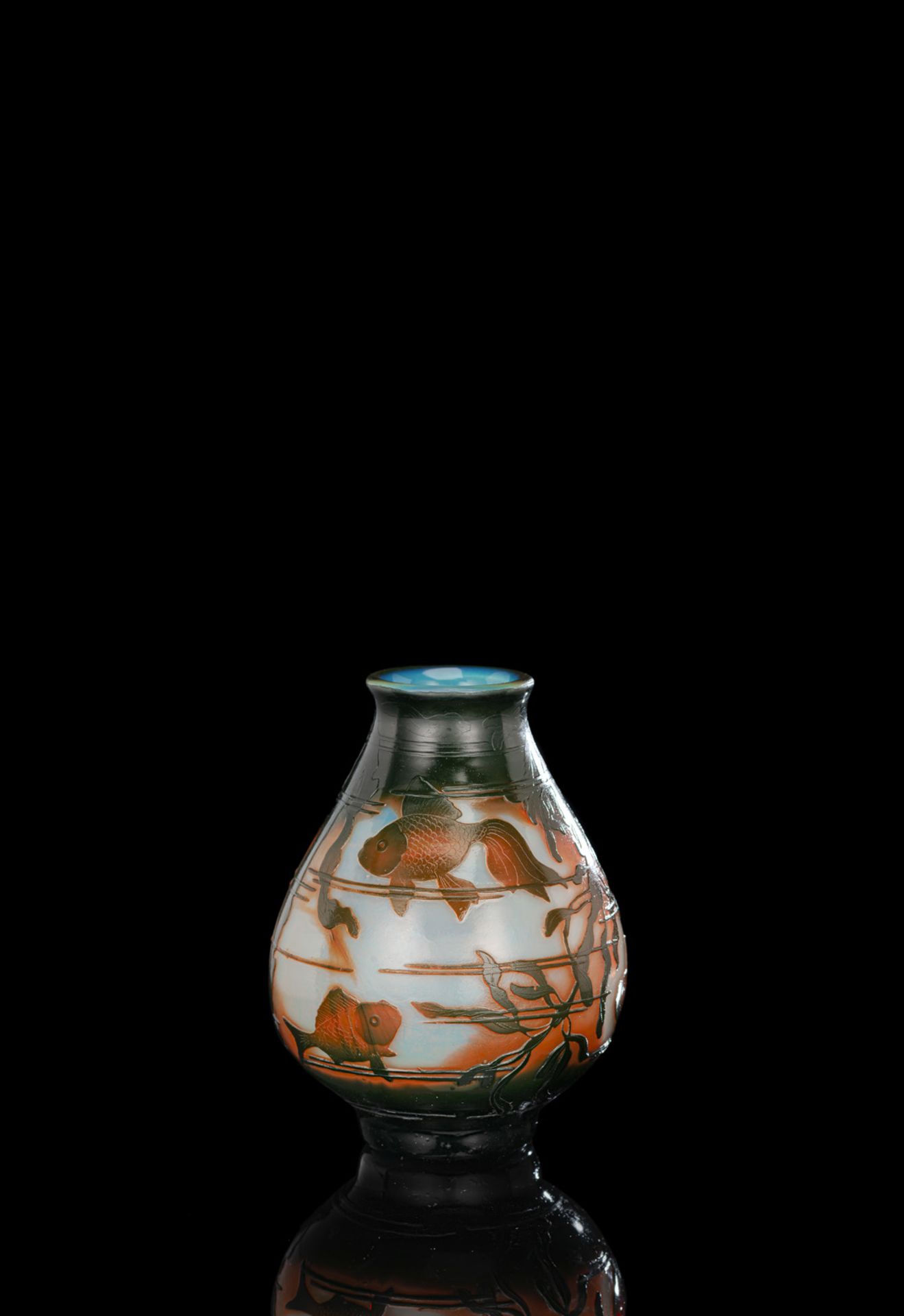 A DAUM "ALGUES ET POISSONS" CAMEO GLASS VASE - Image 2 of 3