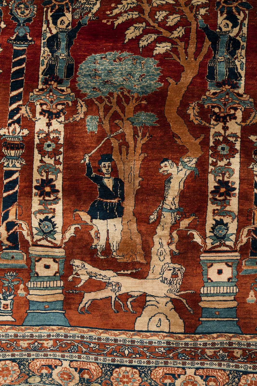 A FINE AND ANTIQUE SILK PRAYER HERIZ RUG WITH FIGURAL SCENE - Image 4 of 6
