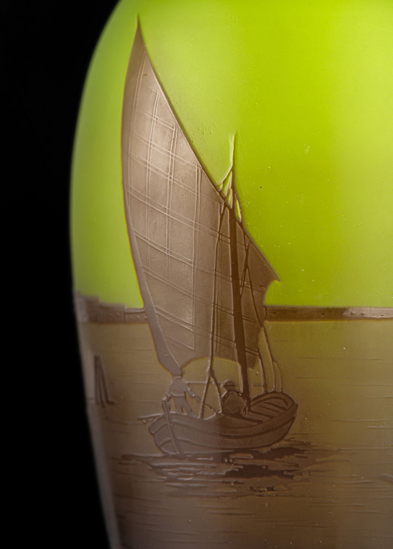 A FINE D'ARGENTAL CAMEO GLASS VASE WITH VENICE SCENE - Image 4 of 4