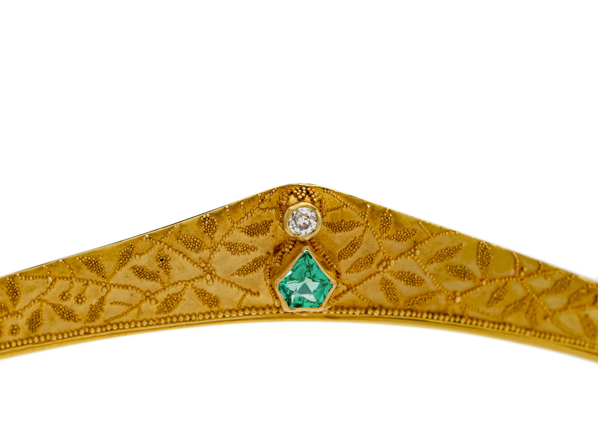 A FINE ANTIQUE-STYLE DIAMOND AND EMERALD SET GOLD TIARA WITH FINE GRANULATION - Image 5 of 9