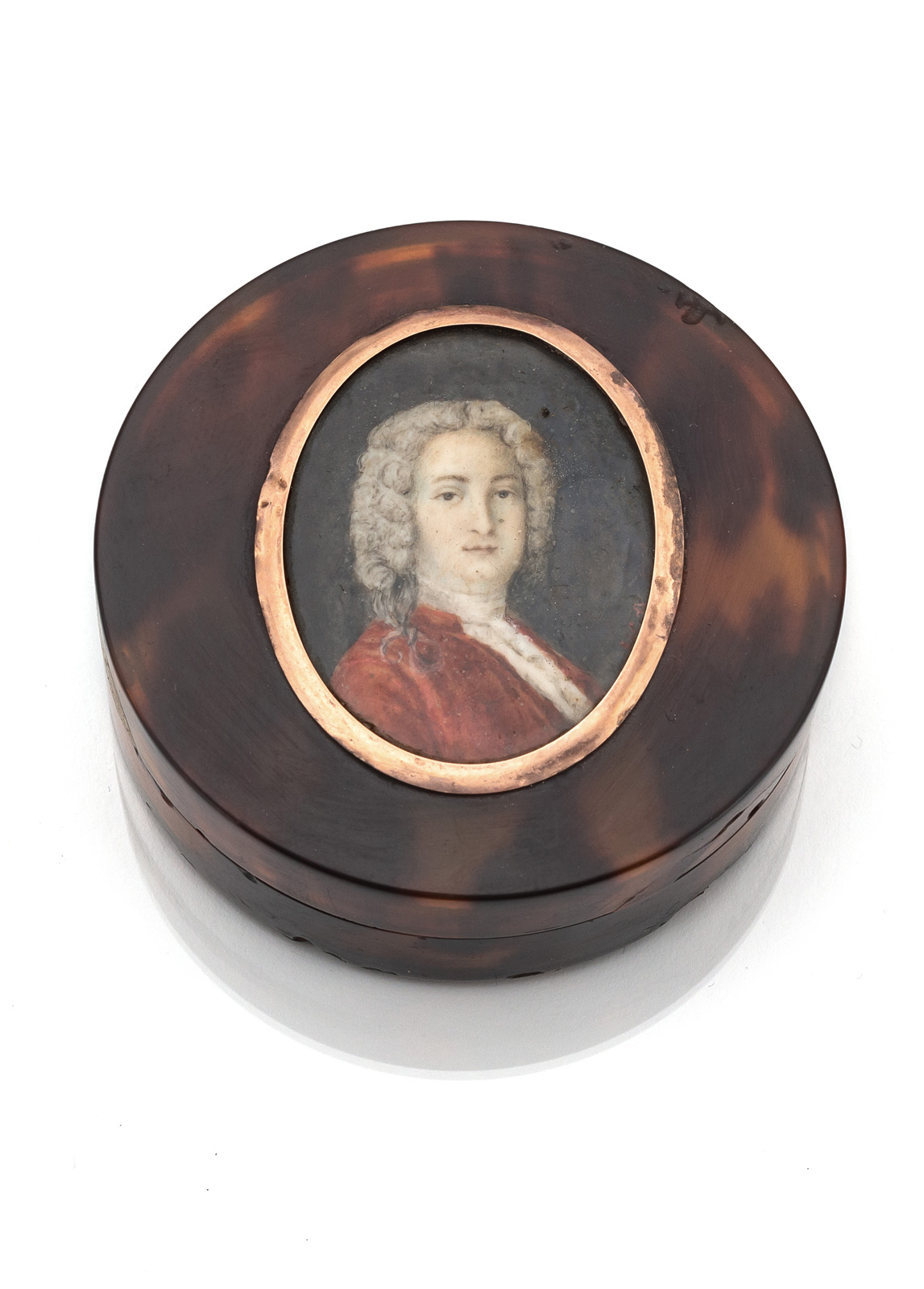 A TORTOISESHELL TABATIERE WITH A PORTRAIT MINIATURE OF A GENTLEMAN