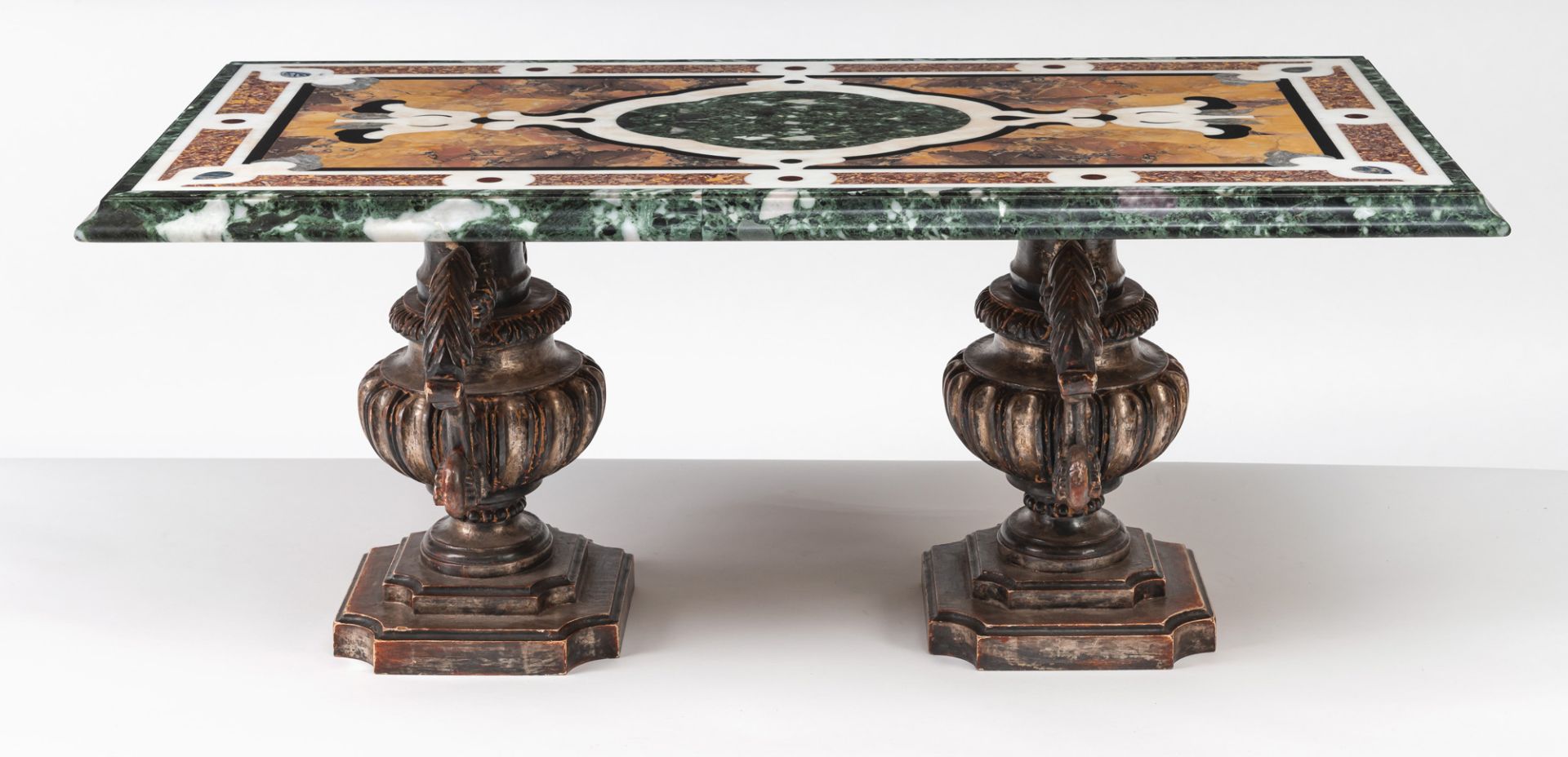 Pietra-Dura-Tischplatte mit zwei Vasen-Füßen - Bild 4 aus 6