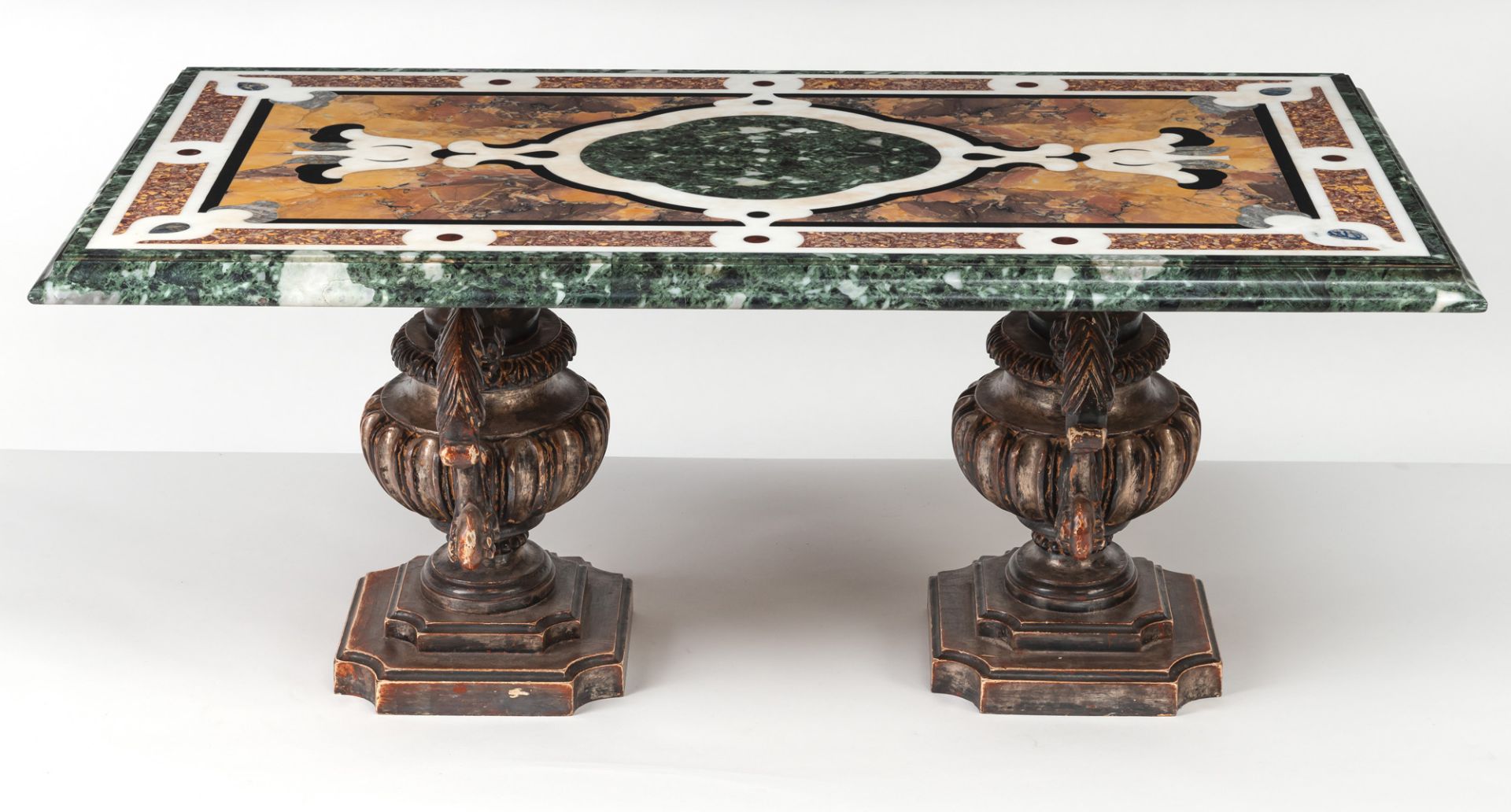 Pietra-Dura-Tischplatte mit zwei Vasen-Füßen - Bild 2 aus 6