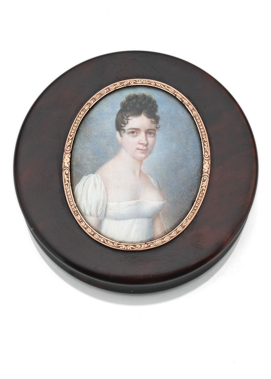 A TORTOISE SHELL TABATIERE WITH A POTRAIT OF A YOUNG LADY IN A WHITE DRESS