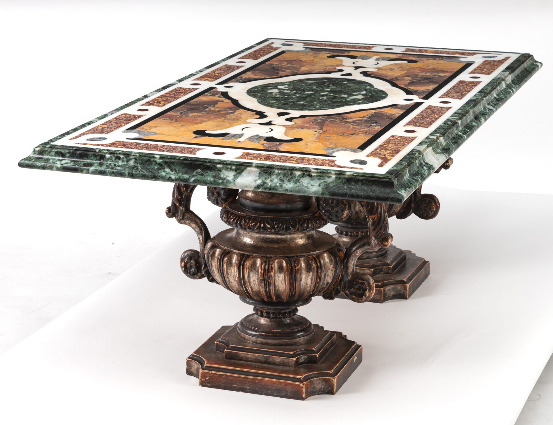 Pietra-Dura-Tischplatte mit zwei Vasen-Füßen - Bild 3 aus 6