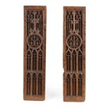 Paar gotische Schnitzpaneele