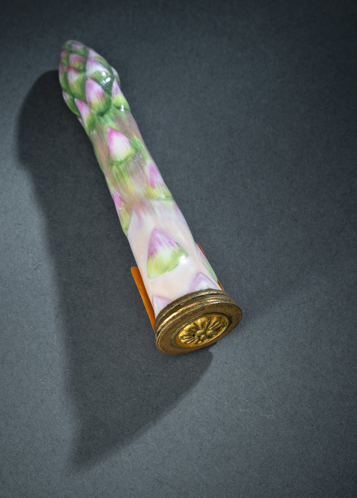 A GILT-METAL-MOUNTED GERMAN PORCELAIN ETUI AND COVER - Image 3 of 3