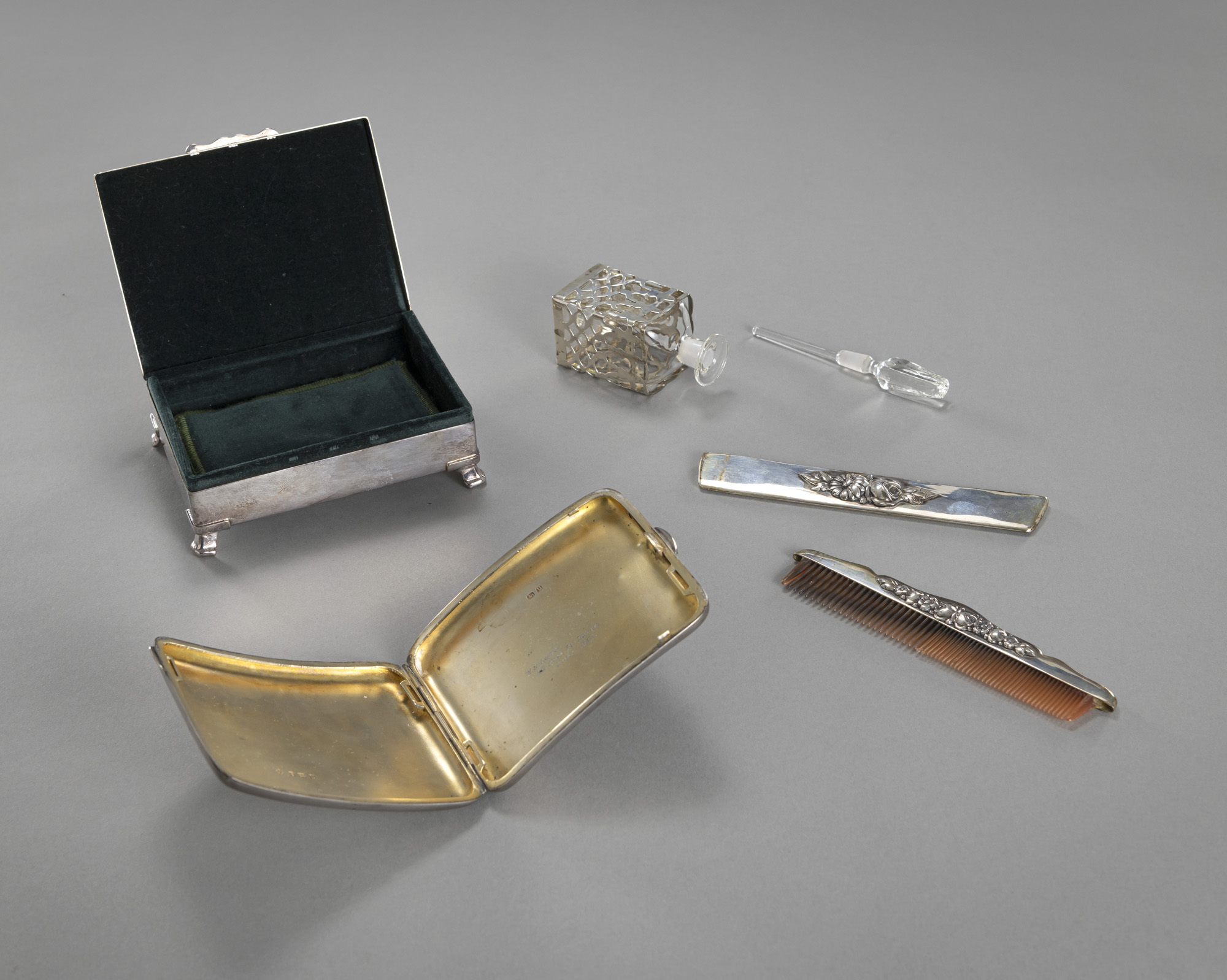 TWO CIGARETTE CASES; A PERFUME FLACON AND A COMB - Image 4 of 4