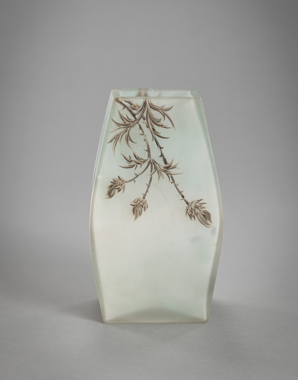 AN ENAMEL PAINTED THISTLE PATTERN GLASS VASE - Image 4 of 7