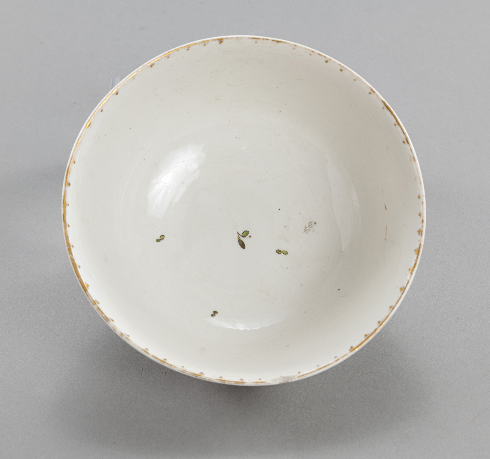 A GERMAN PORCELAIN WASTE-BOWL - Image 3 of 4