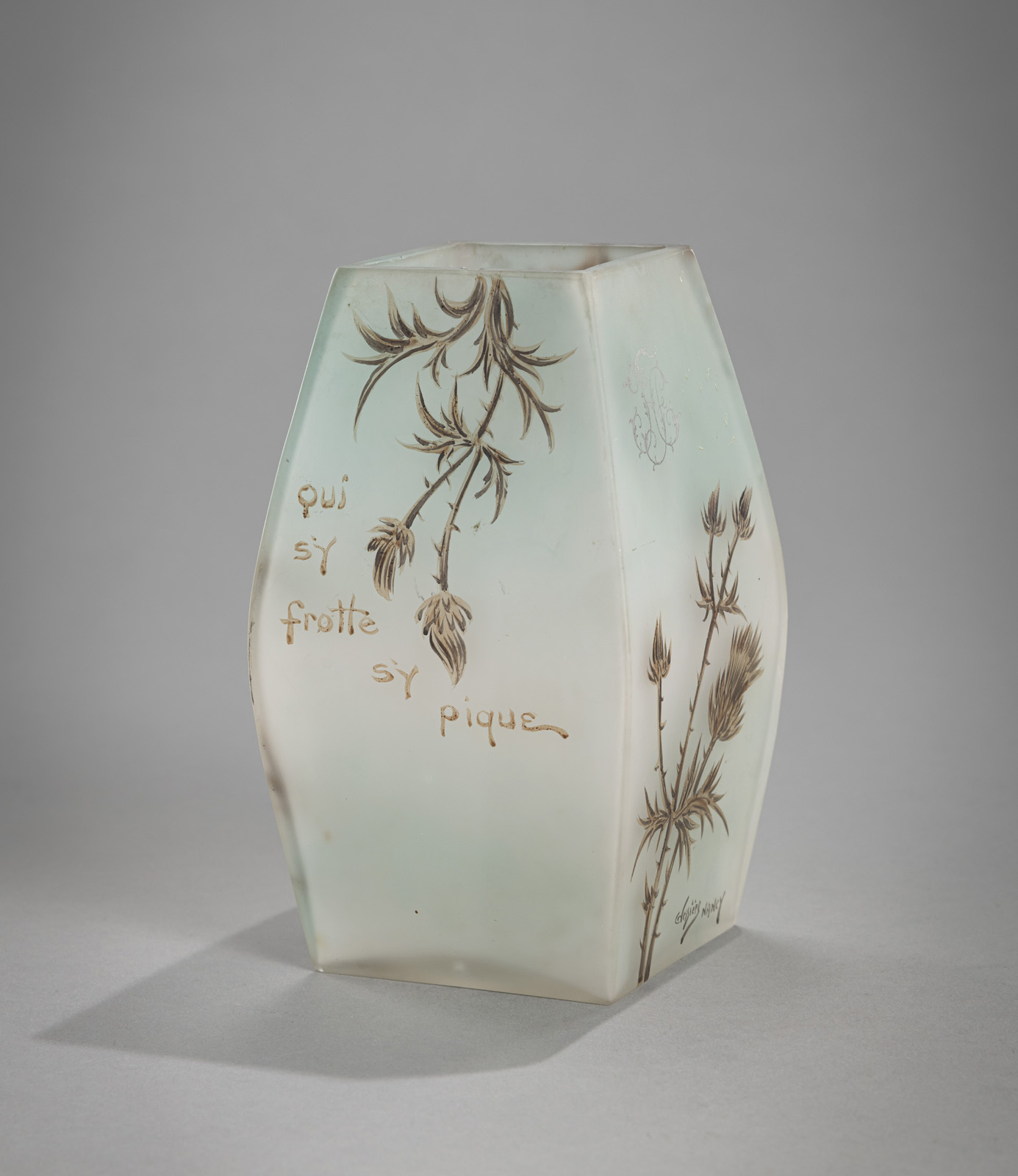 AN ENAMEL PAINTED THISTLE PATTERN GLASS VASE - Image 2 of 7