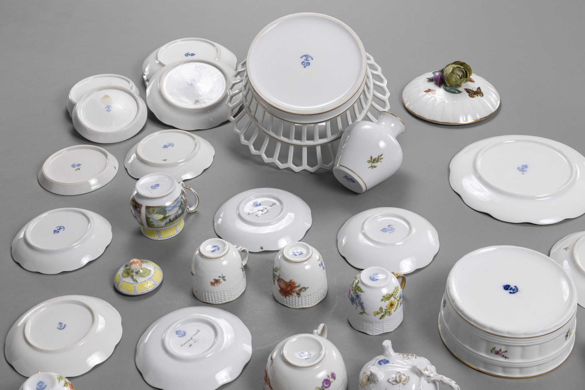 A MIXED LOT OF LUWIGSBURG PORCELAIN PIECES - Image 5 of 6