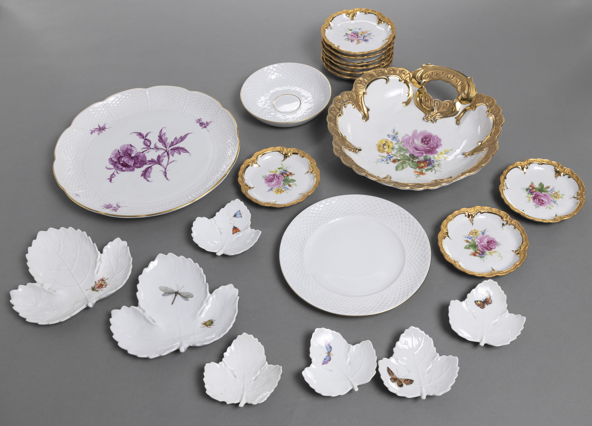 A MIXED LOT OF PORCELAIN ITEMS - Image 2 of 6