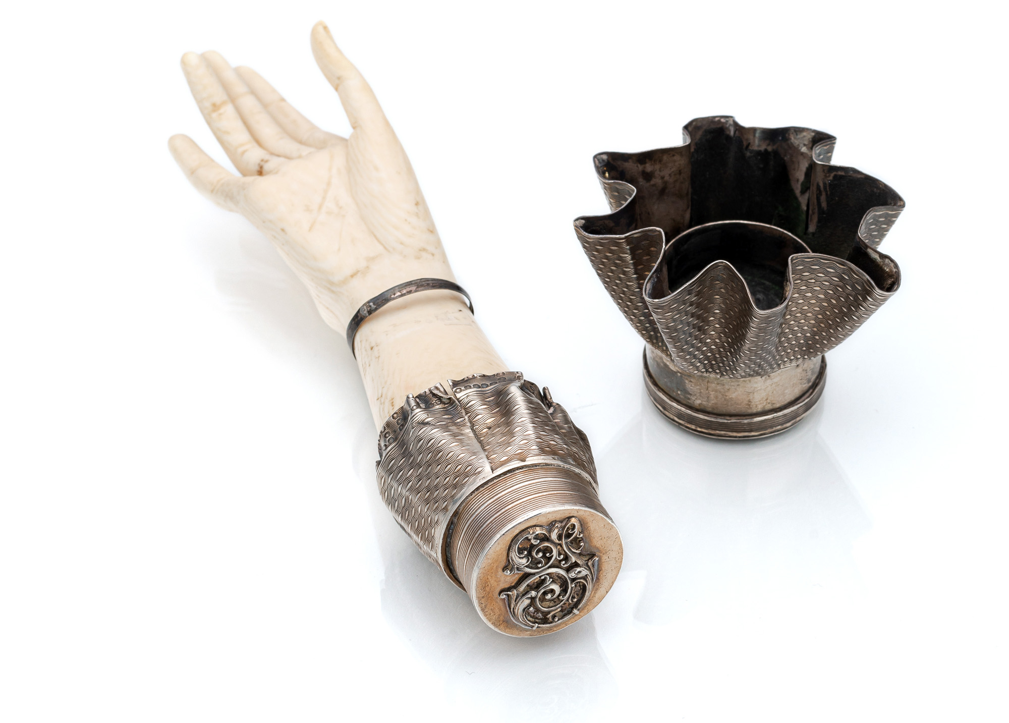 AN ART NOUVEAU HAND SHAPED IVORY AND SILVER SEAL - Image 2 of 3