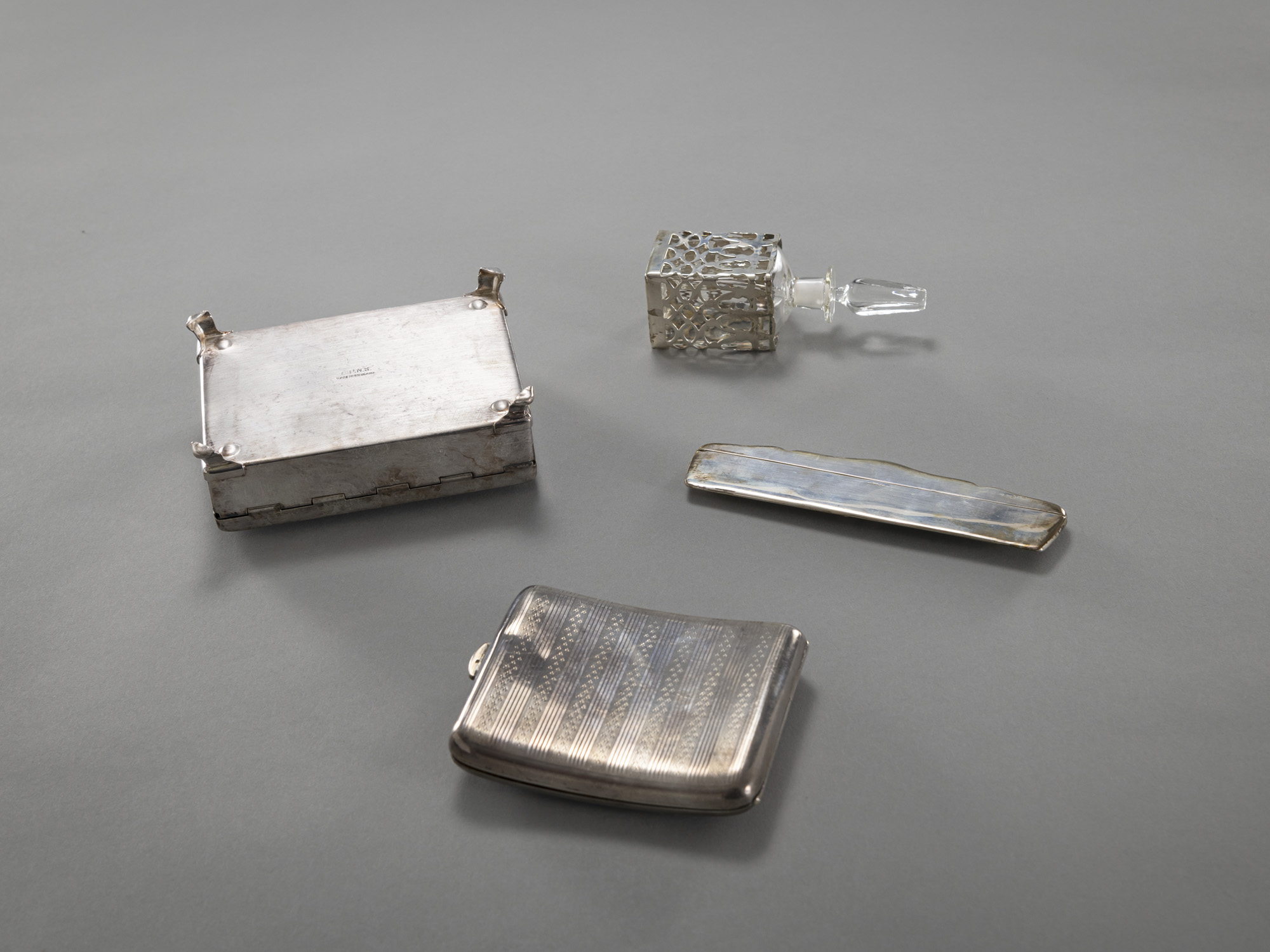 TWO CIGARETTE CASES; A PERFUME FLACON AND A COMB - Image 3 of 4