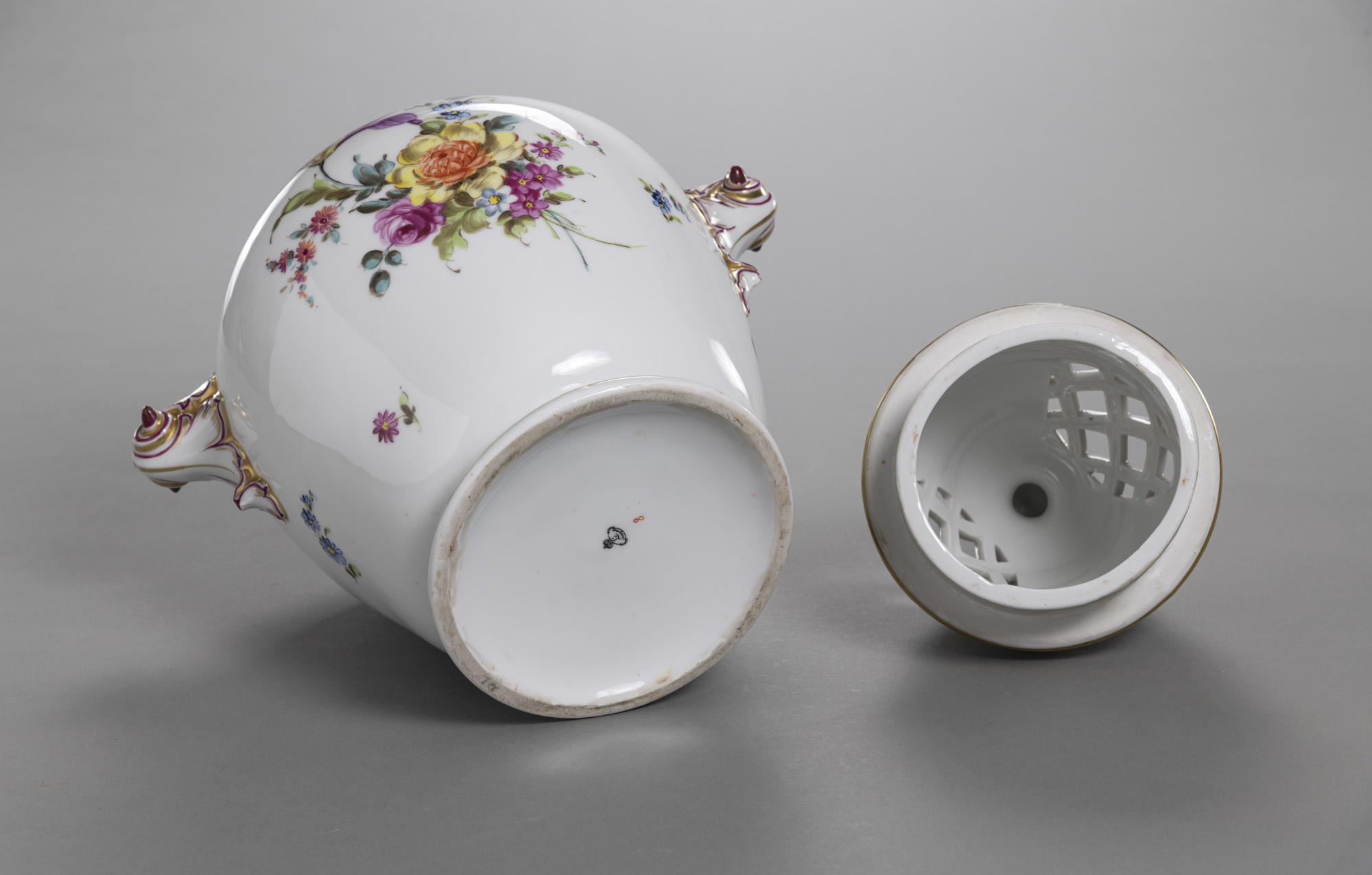 THREE FLORAL TOOLED PORCELAIN VASES AND LIDS - Image 10 of 10