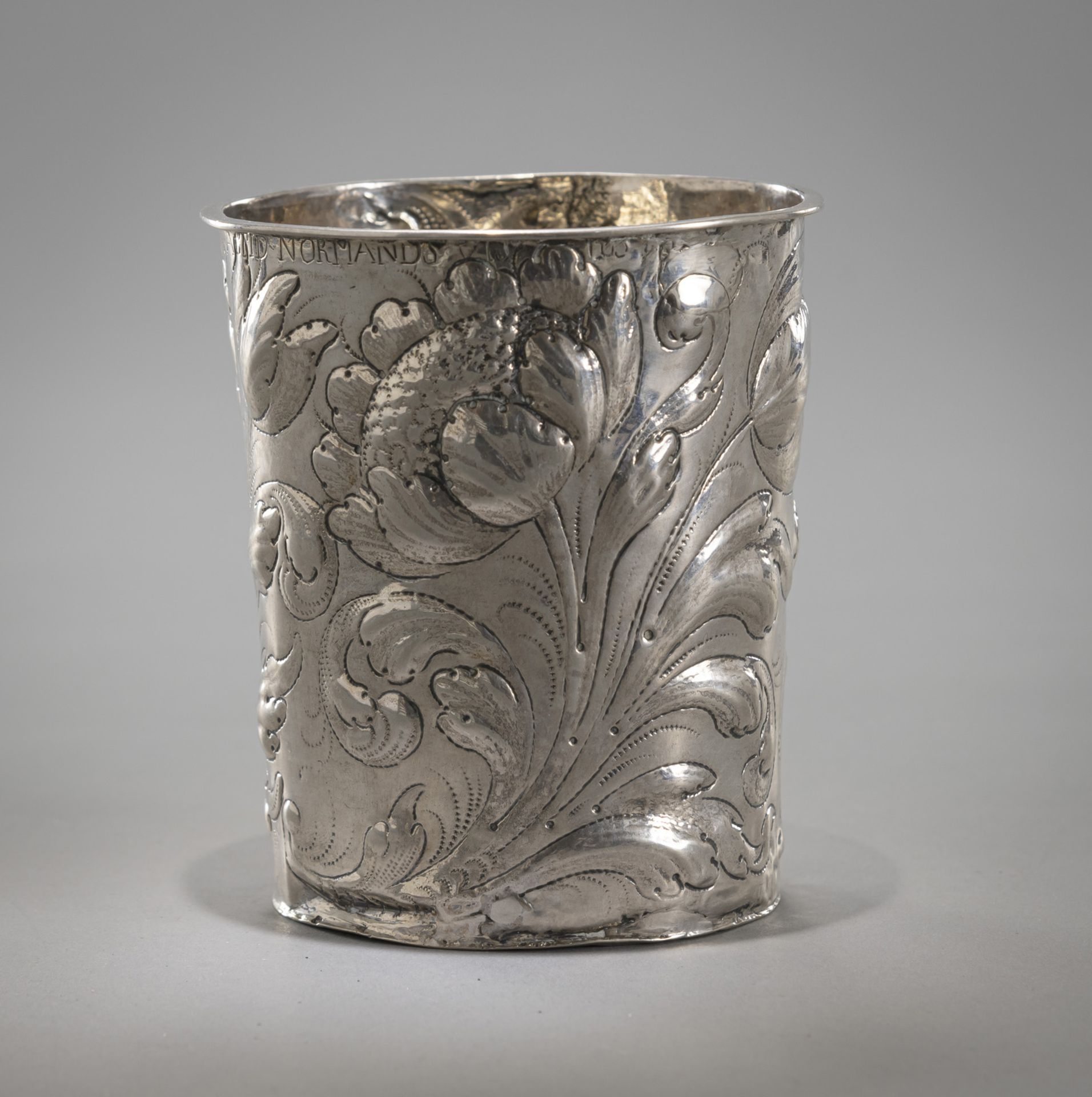 A FLORAL TOOLED BAROQUE BEAKER - Image 2 of 4