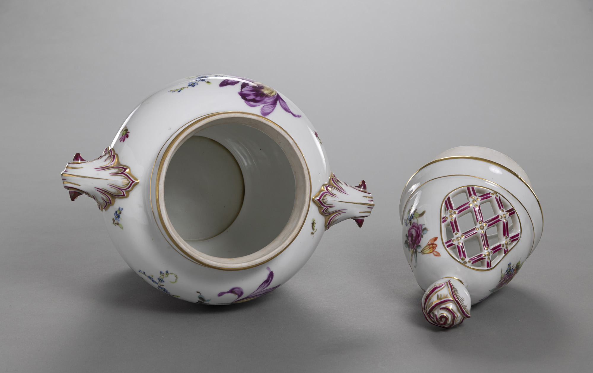 THREE FLORAL TOOLED PORCELAIN VASES AND LIDS - Image 9 of 10