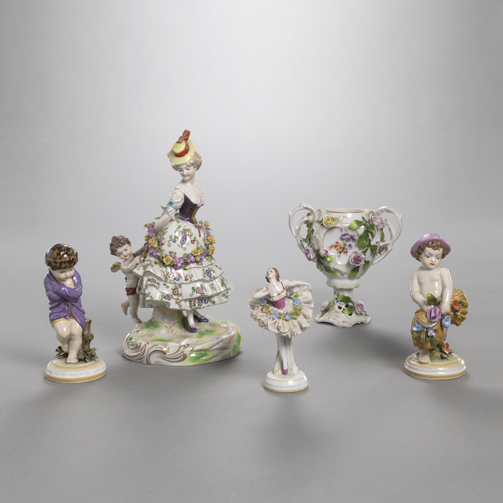 A MIXED LOT OF 4 FIGURES AND A VASE