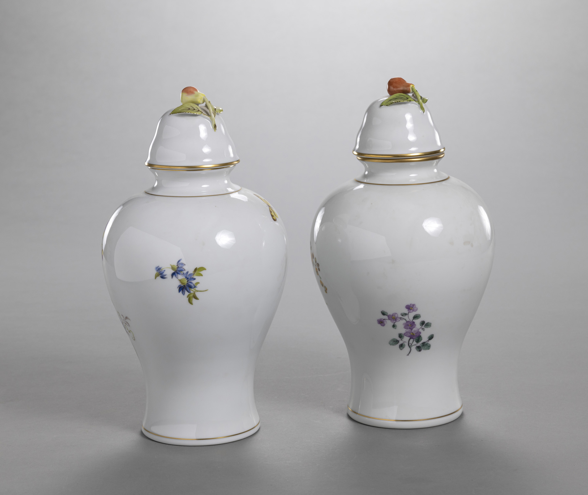 THREE FLORAL TOOLED PORCELAIN VASES AND LIDS - Image 4 of 10