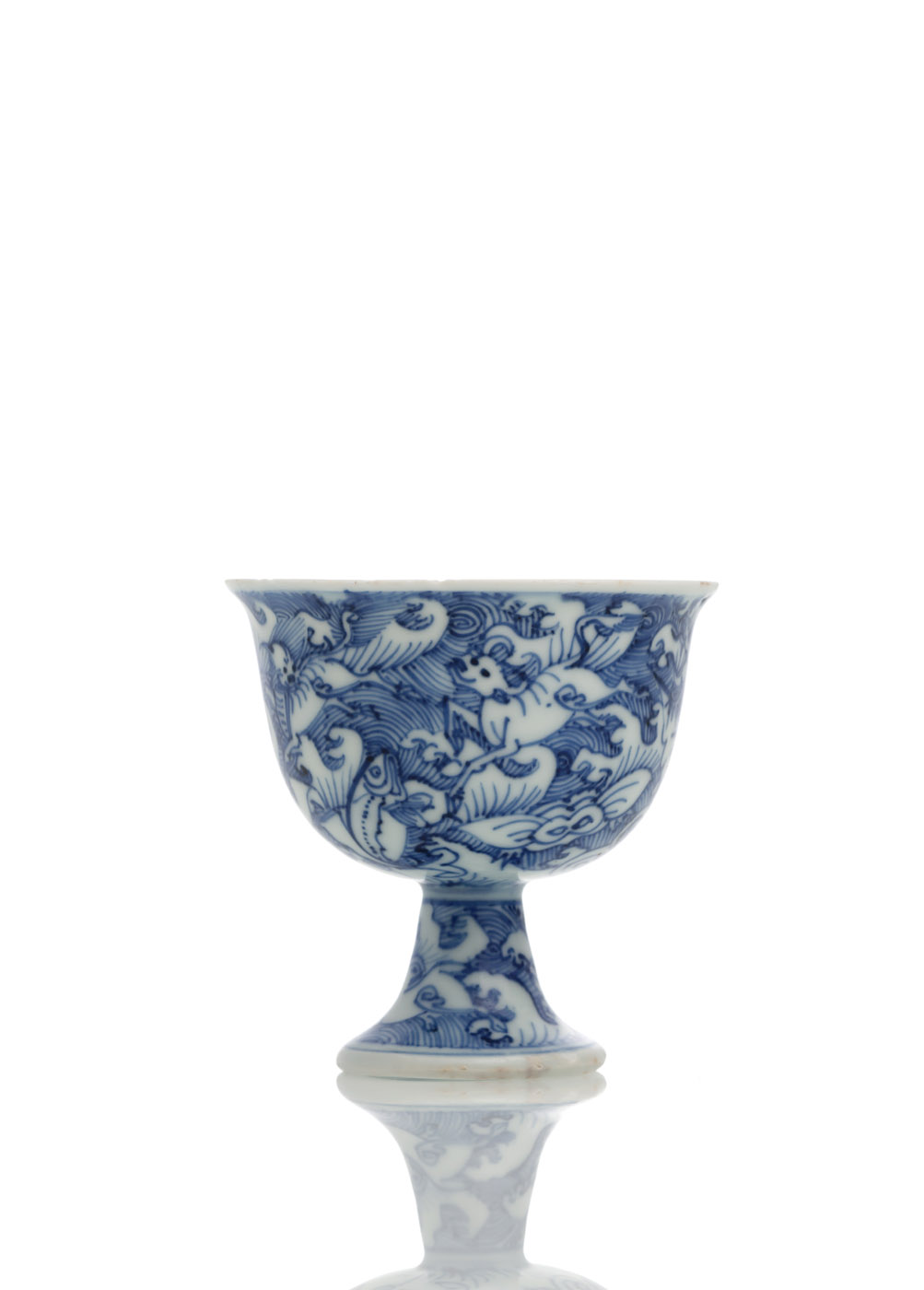 A RARE BLUE AND WHITE STEM CUP - Image 3 of 6