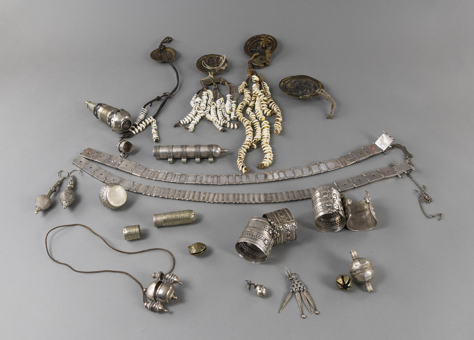 A GROUP OF 22 PIECES OF JEWELRY, PARTLY SILVER: BELTS, BRACELETS, AMULETS AND MEDALLION CHAINS - Image 3 of 3