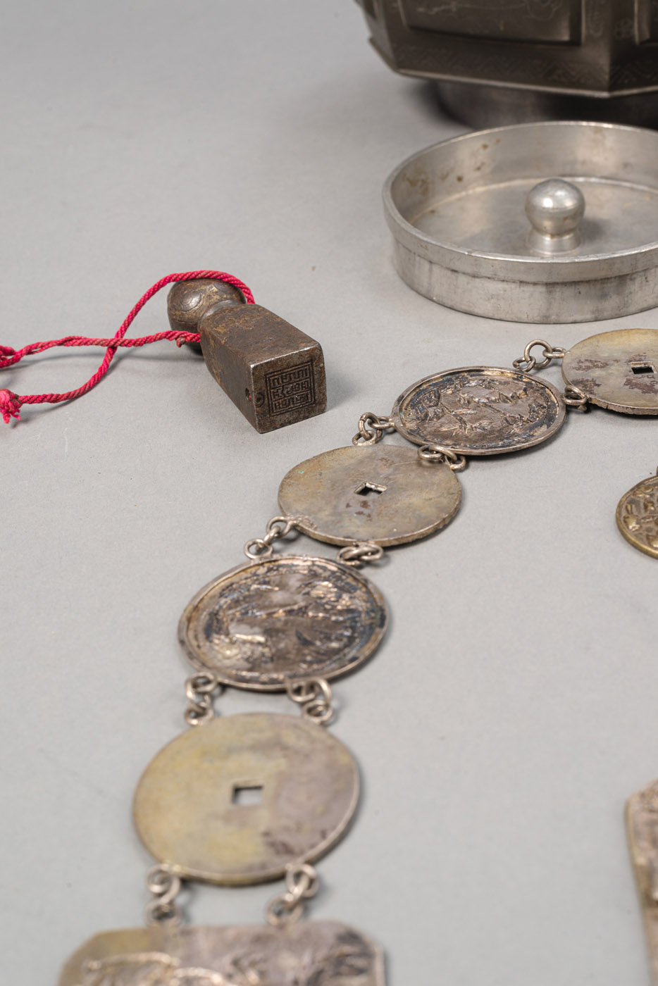 A PEWTER BOX AND COVER, A COIN SILVER PLATE BELT, A MEDALLION PENDANT AND A SEAL - Image 4 of 4