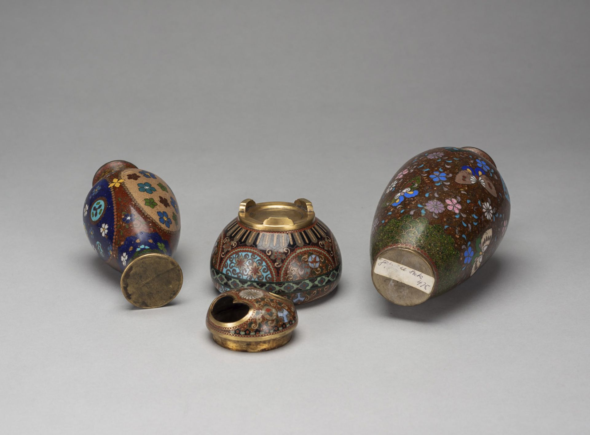 Zwei Cloisonné-Vasen und ein -Koro - Bild 3 aus 3