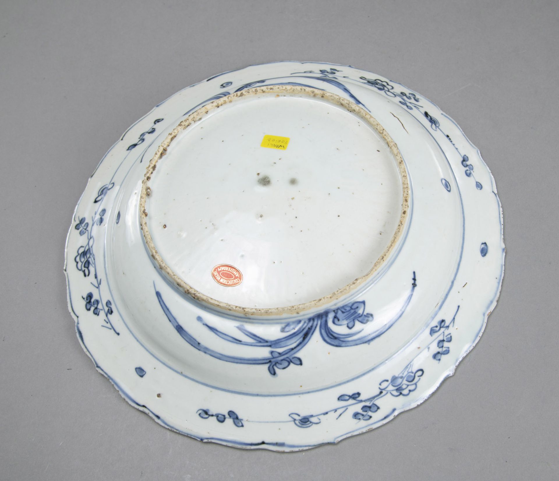 A FLOWER-SHAPED UNDERGLAZE BLUE DISH DEPICTING TWO DEER - Image 2 of 3