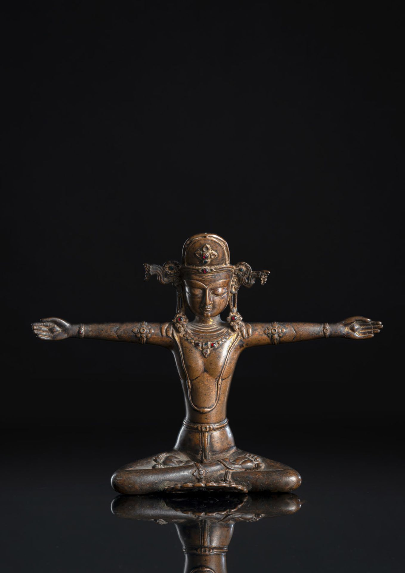 AN EXTREMELY RARE AND IMPORTANT BRONZE FIGURE OF INDRA IN CAPTIVITY - Image 6 of 12