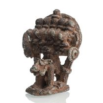 Bronzefigur eines mythologischen Tieres