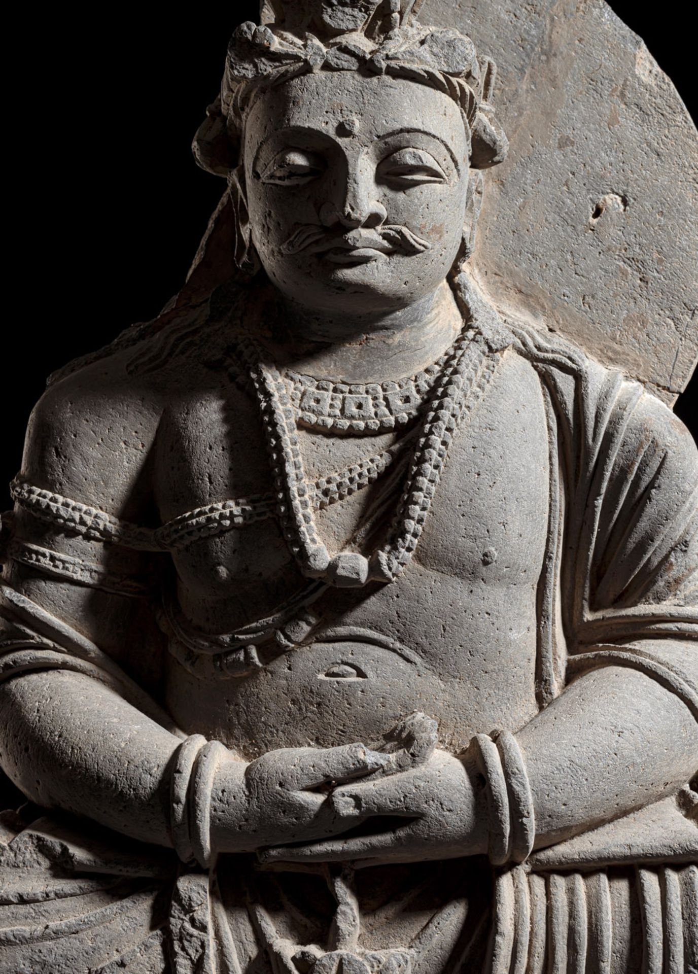 A FINE GREY SCHIST FIGURE OF AVALOKITESHVARA - Image 3 of 4