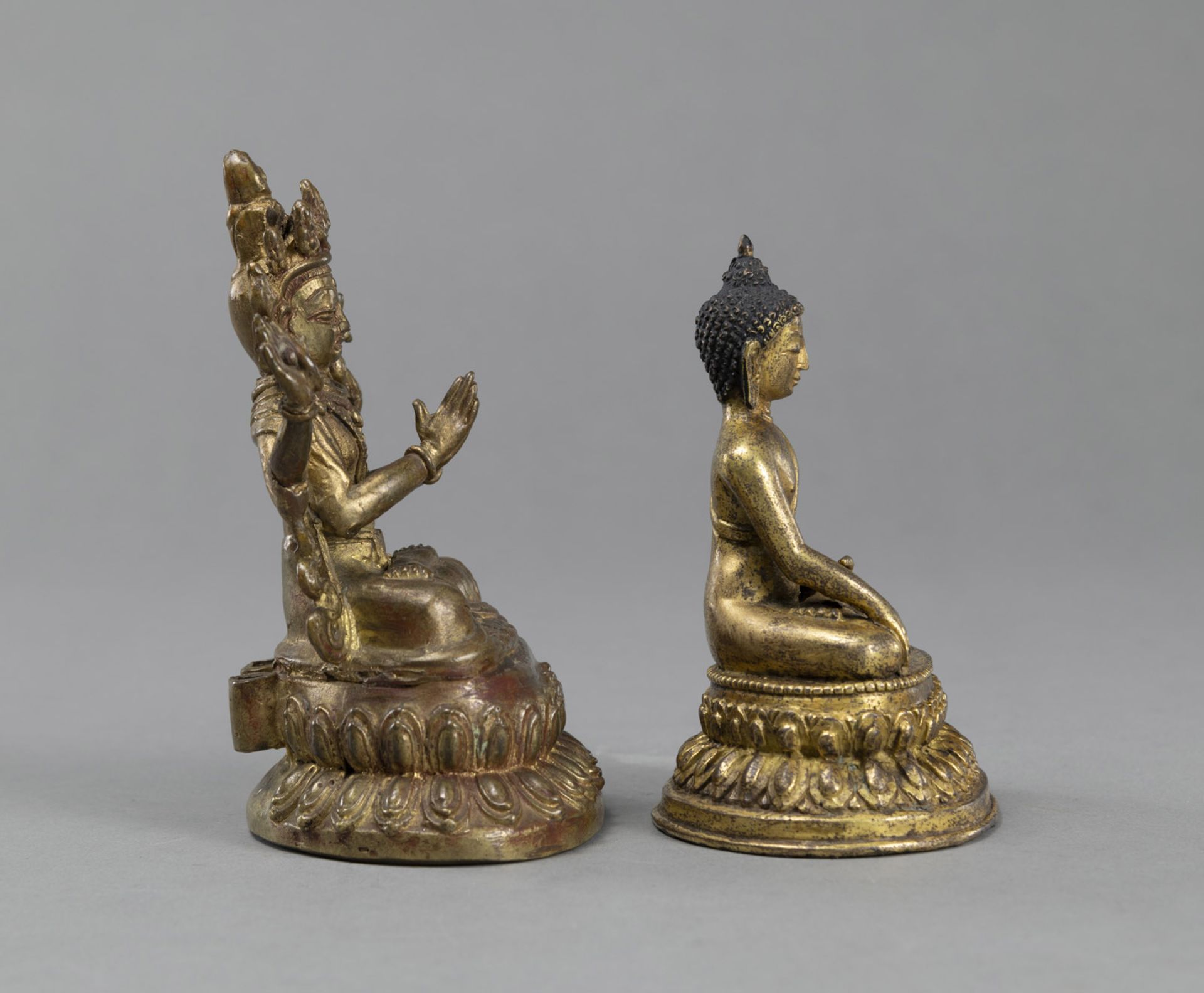 A GILT BRONZE SEATED BUDDHA SHAKYAMUNI AND A LACQUERED AND GILT BRONZE FIGURE OF FOUR-ARMED AVALOKI - Image 2 of 4