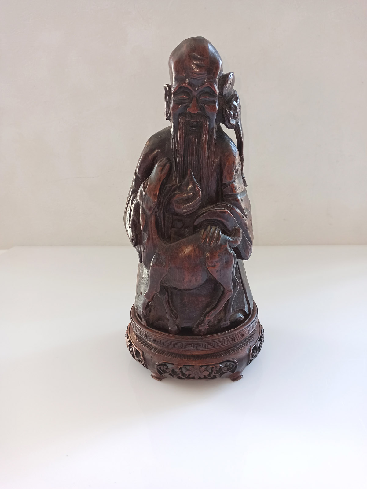 A CARVED BAMBOO FIGUR E OF SHOULAO HOLDING A PEACH  ACCOMPANIED BY A  DEER AND A BAT - Image 2 of 6