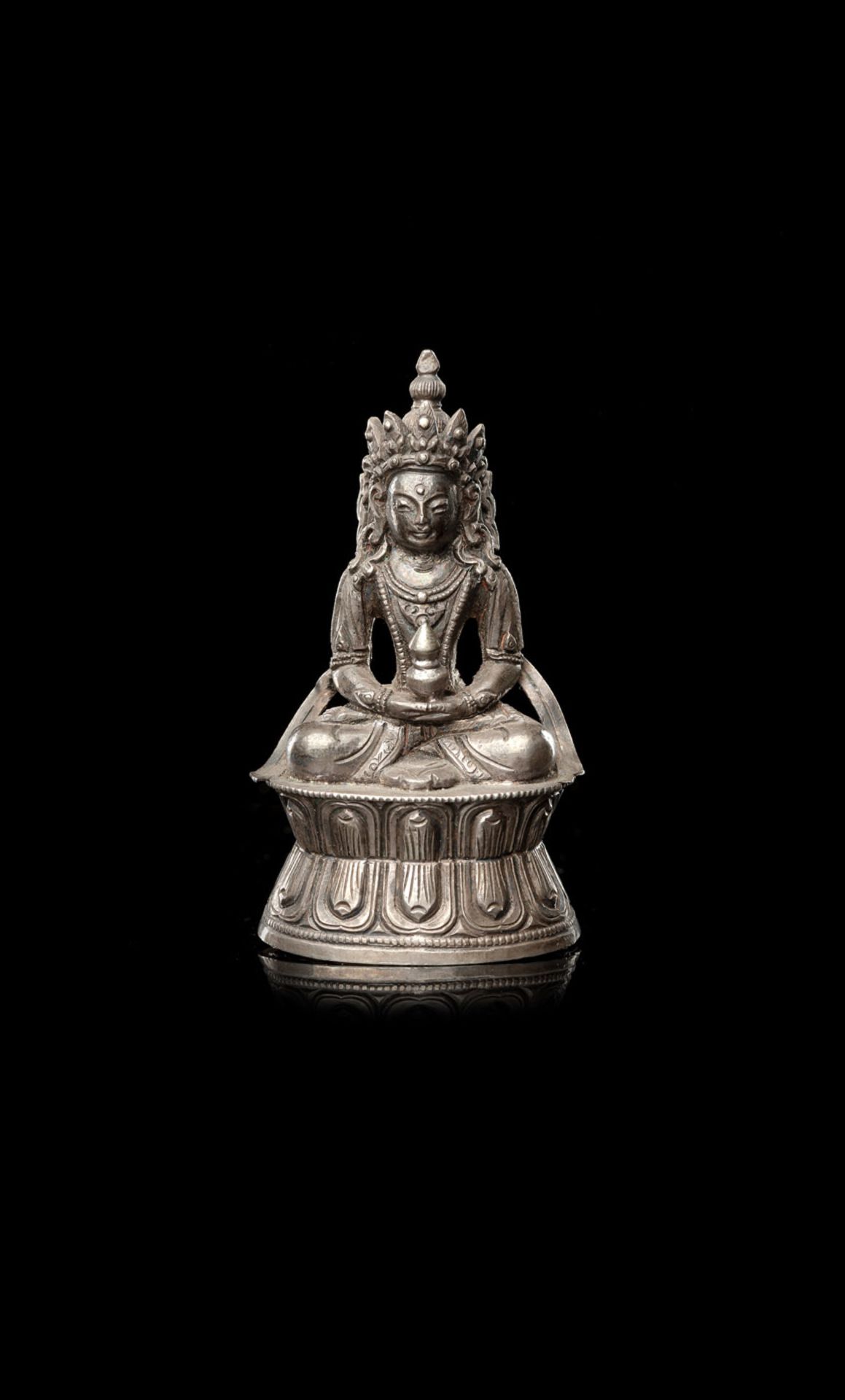 Figur des Amitayus aus Silber