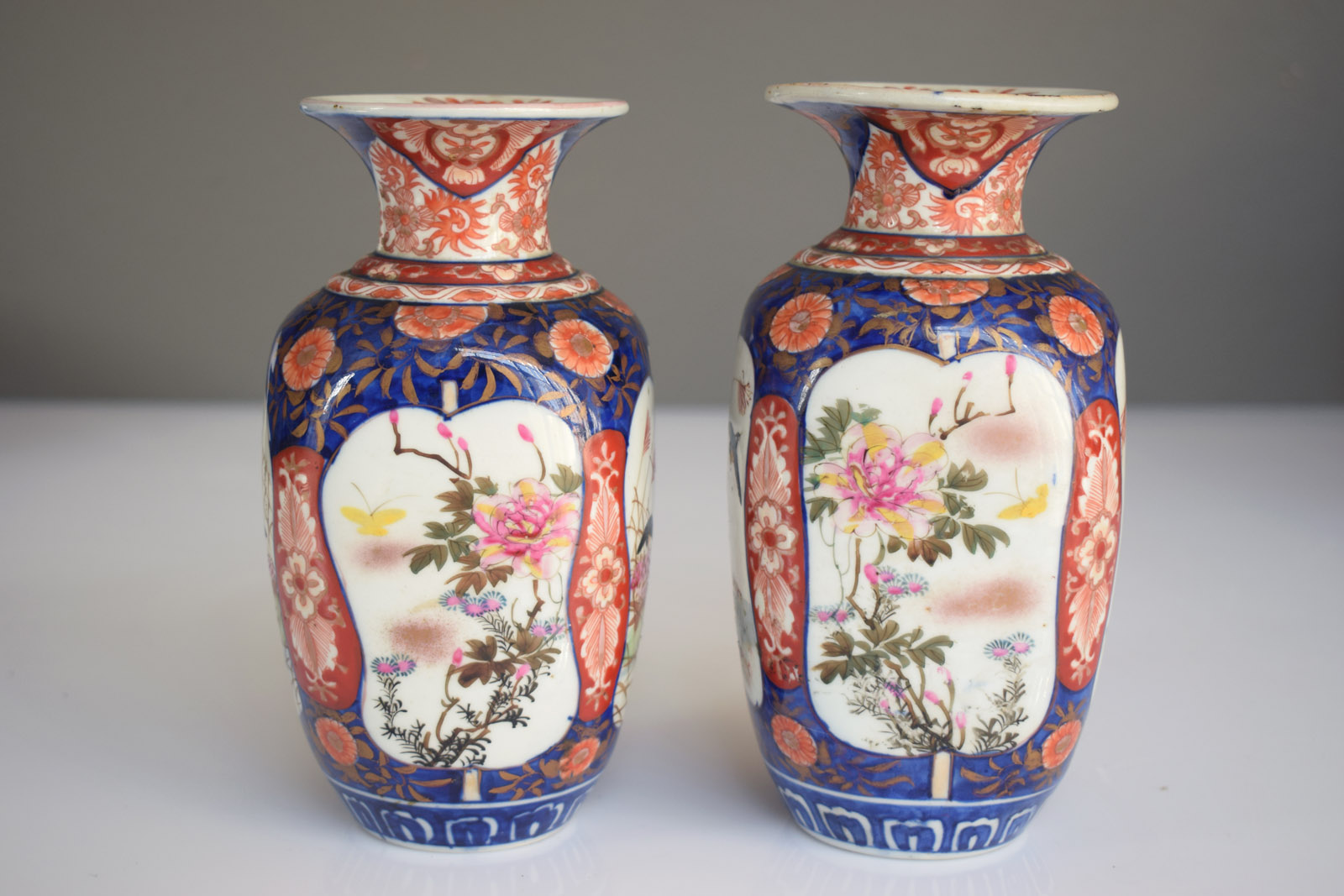 A PAIR OF FLORAL IMARI PORCELAIN VASES, - Image 3 of 7