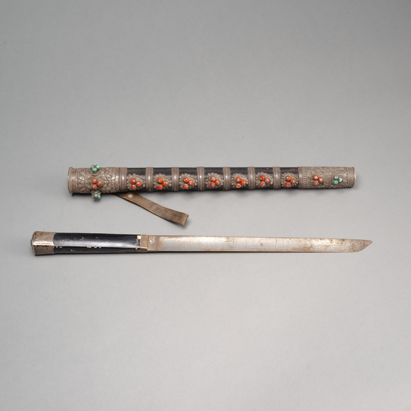 A SHORTSWORD WITH TURQUOISE- AND CORAL-INLAID SHEATH