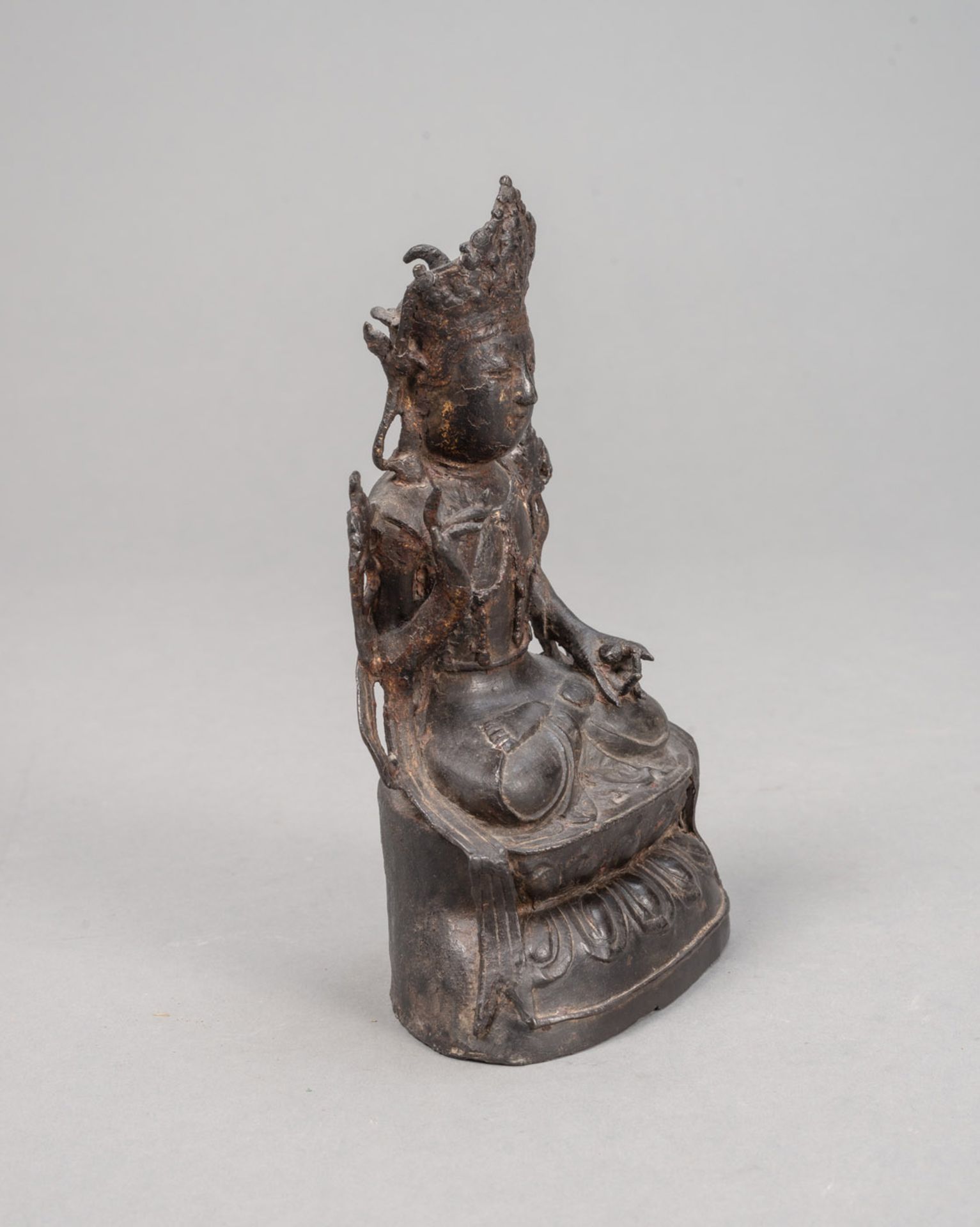 A BRONZE FIGURE OF CROWNED GUANYIN - Image 2 of 4