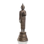Skulptur des Buddha Shakyamuni mit Fassung aus Silberfolie