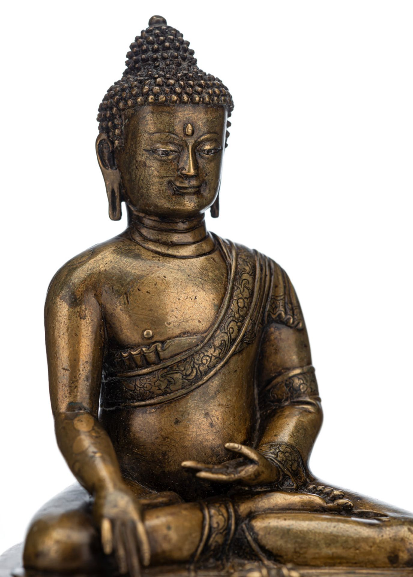 A SILVER-INLAID COPPER FIGURE OF BUDDHA SHAKYAMUNI - Image 2 of 4