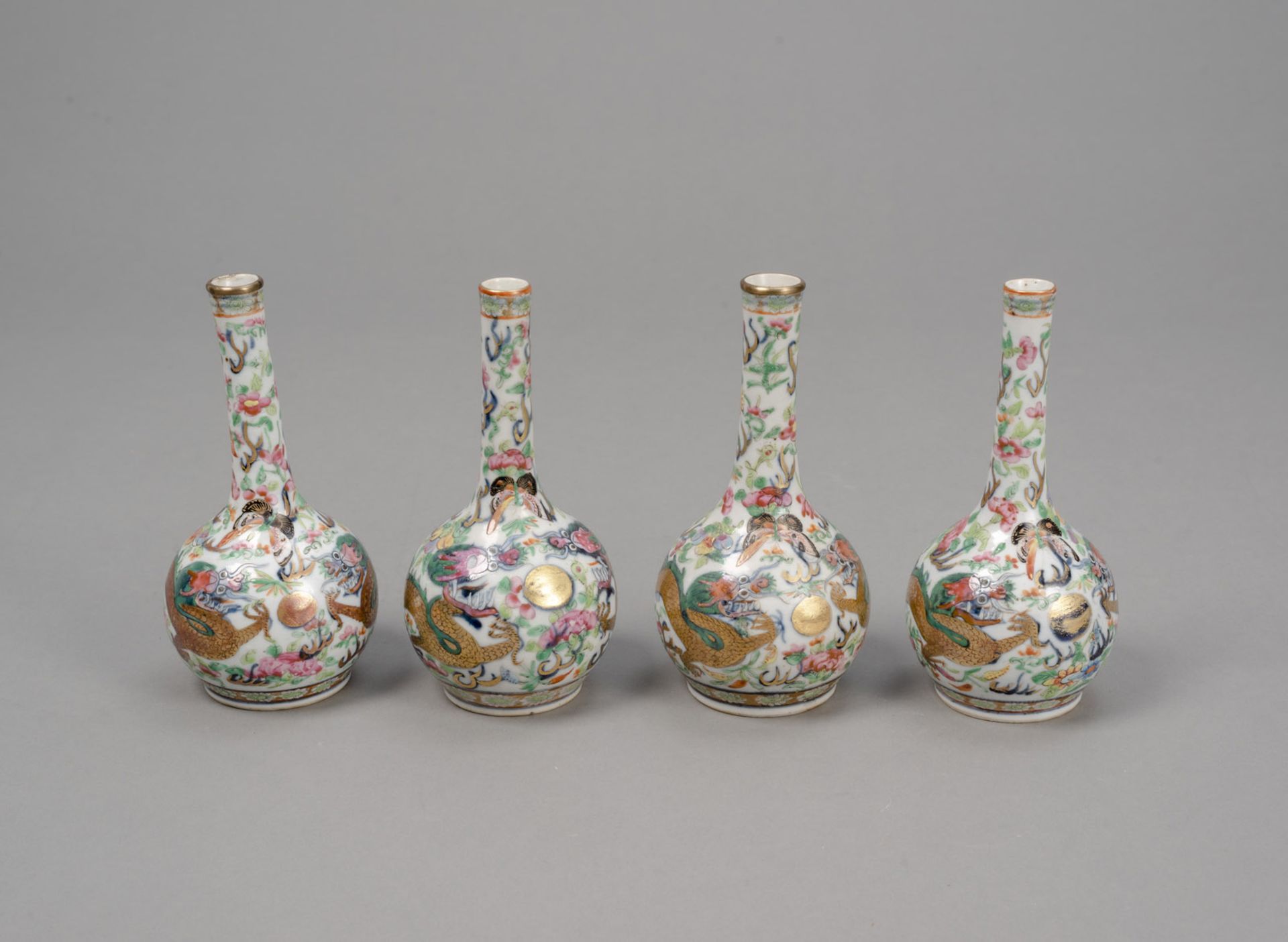 FOUR SMALL 'FAMILLE ROSE' DRAGON PORCELAIN VASES - Image 3 of 4