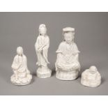 Gruppe von drei Guanyin und einem Budai aus 'Dehua'-Ware
