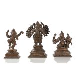 Drei Bronzen mit unterschiedlichen Darstellungen des Ganesha