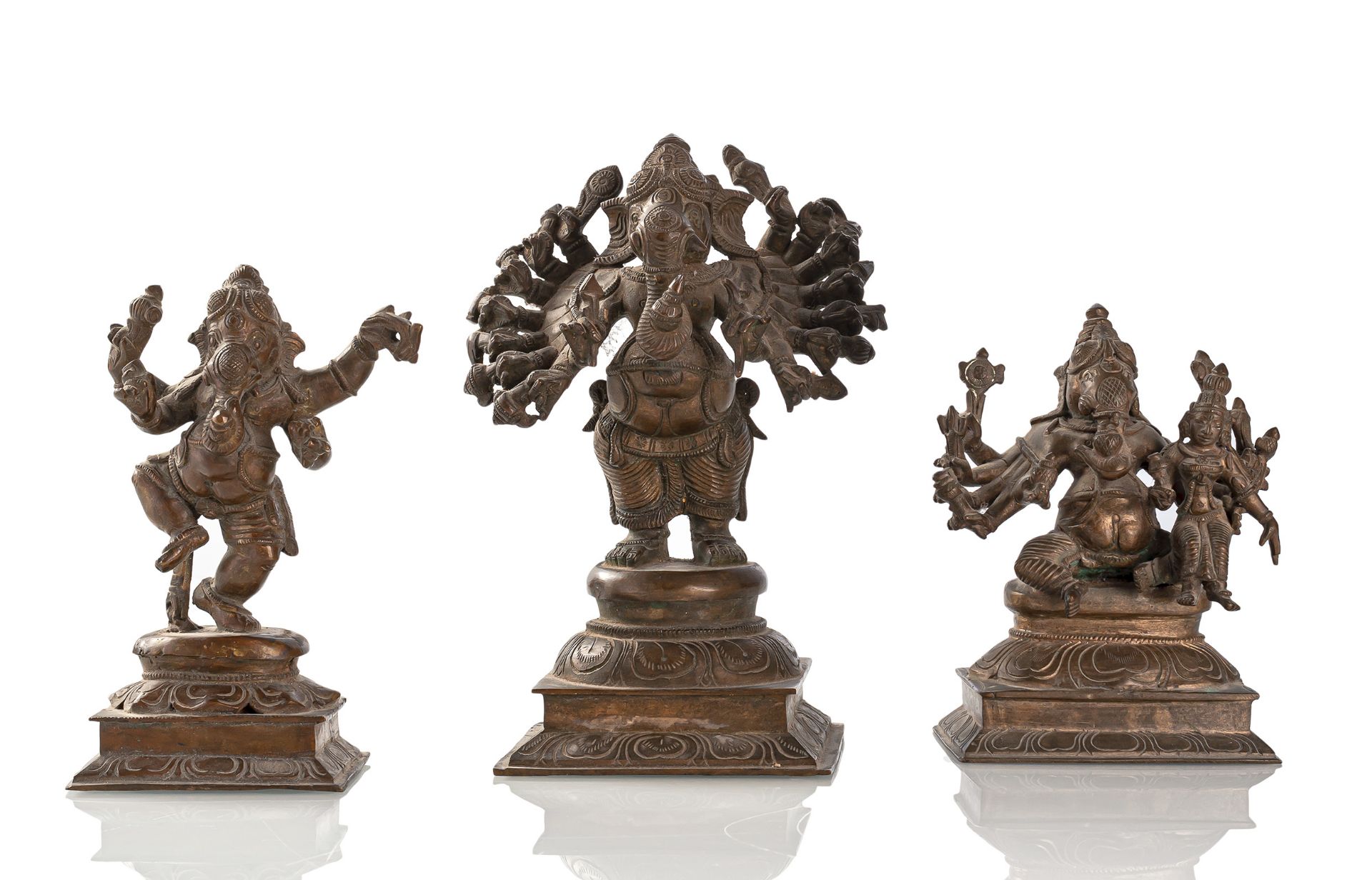 Drei Bronzen mit unterschiedlichen Darstellungen des Ganesha