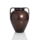 Henkelvase aus Bronze