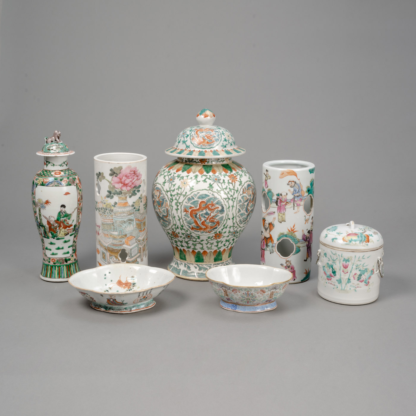 TWO 'FAMILLE ROSE' PORCELAIN HAT STANDS, TWO VASES AND COVERS, A LIDDED BOX, AND TWO STEM TRAYS, E.